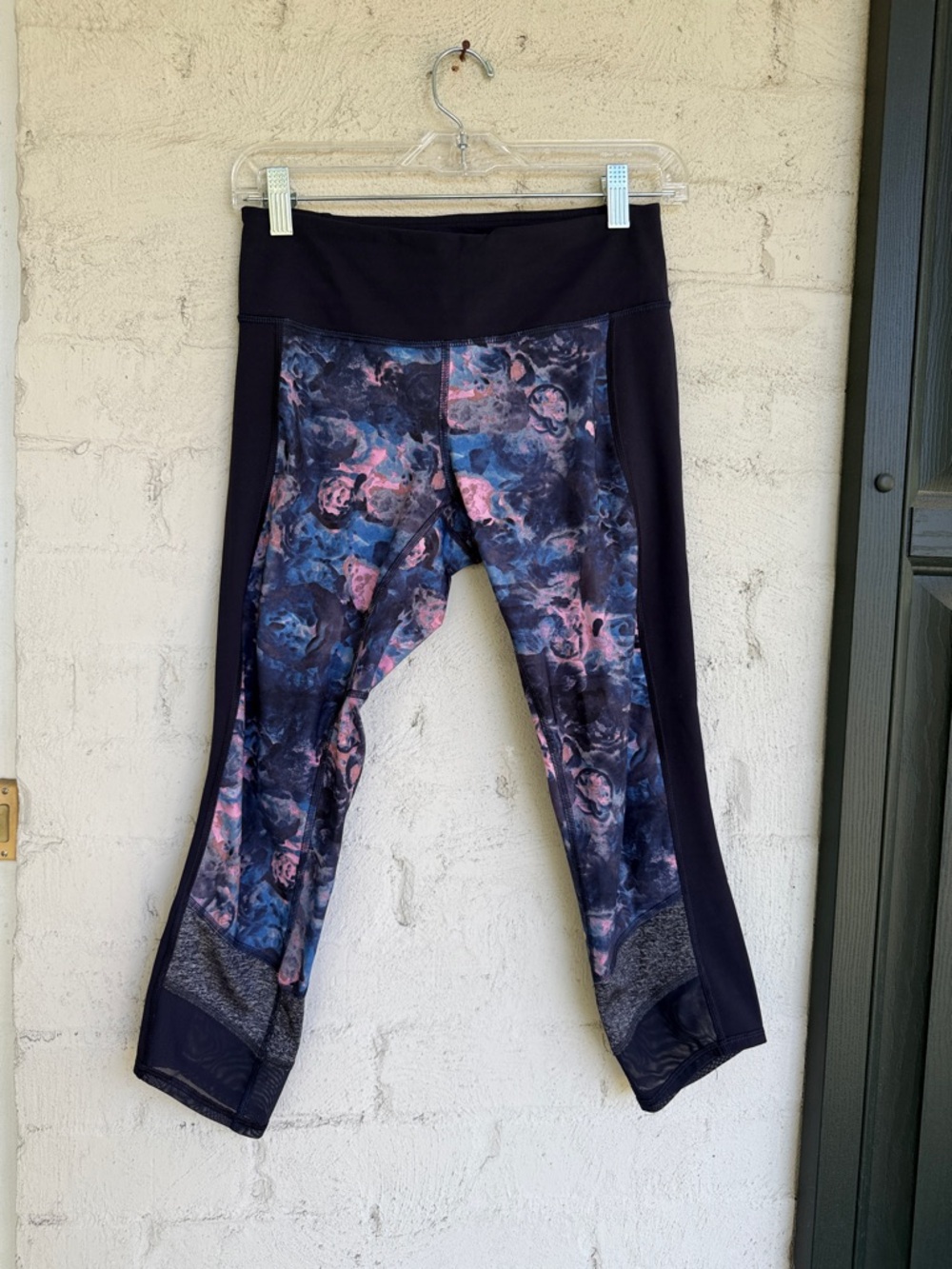 Lululemon If You're Lucky Crop Full-On Luxtreme Crops Size 6 - Picture 5 of 13